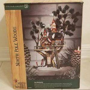 NIB DEPT 56 TOWN MEETING HALL TREE HOUSE CHRISTMAS NORTH POLE VILLAGE SERIES